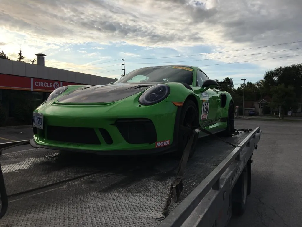 Flatbed tow truck towing service