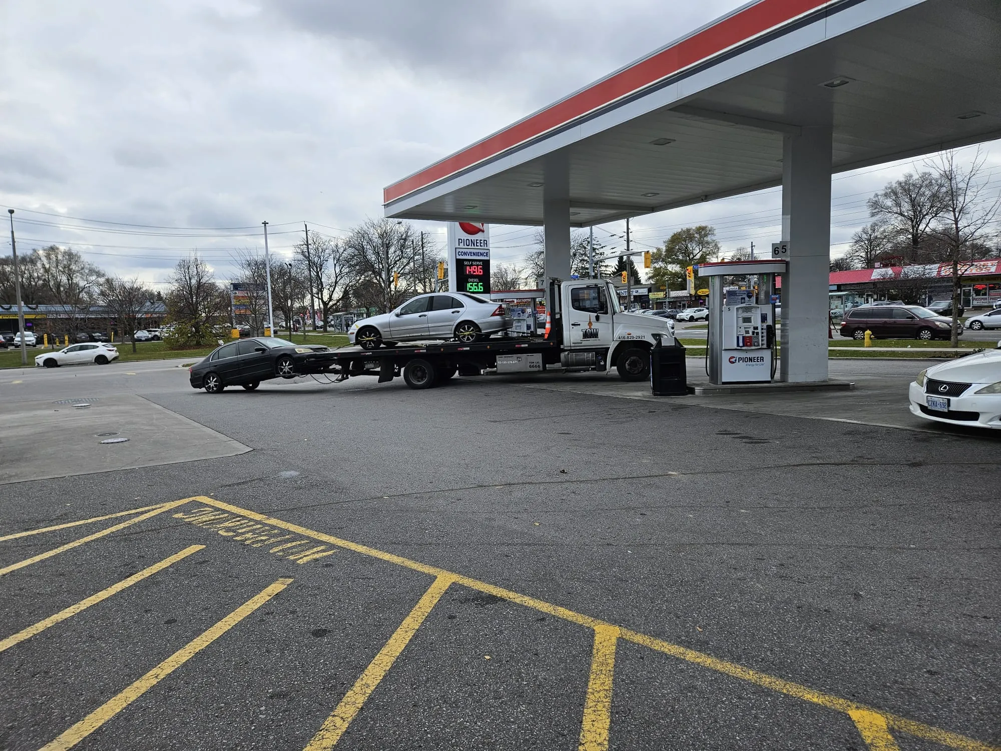 Accident vehicle towing and recovery service by Tow Master Towoing Toronto